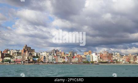 Wunderschöner Sonnenuntergang über dem Danshui River, Bali, Taiwan Stockfoto