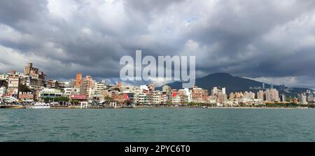 Wunderschöner Sonnenuntergang über dem Danshui River, Bali, Taiwan Stockfoto