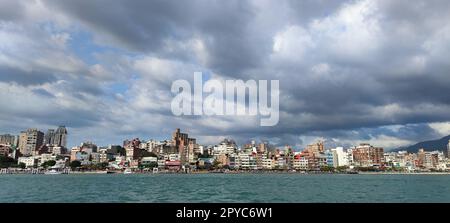 Wunderschöner Sonnenuntergang über dem Danshui River, Bali, Taiwan Stockfoto