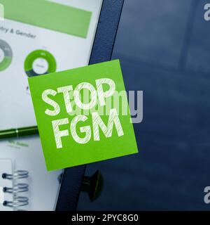 Handschriftliches Schild Stop FGM. Das Internet-Konzept hat dem weiblichen Genitalschnitt und der weiblichen Beschneidung ein Ende gesetzt Stockfoto