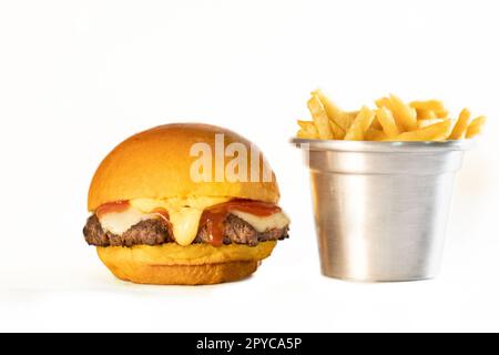 Frischer, leckerer Burger, isoliert auf Weiß Stockfoto