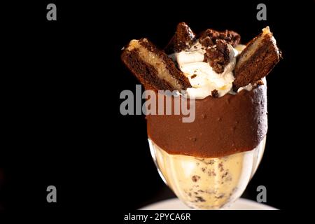 Leckerer Milchshake im Glas Stockfoto