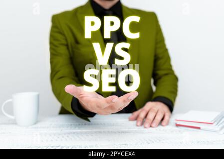 Handschriftliches Schild PPC vs. Seo. Konzeptfoto Pay per Click mit Suchmaschinenoptimierungsstrategien vergleichen Stockfoto