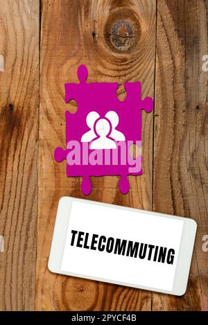 Konzeptionelle Darstellung Telecommuting. Word für die Arbeit zu Hause über eine elektronische Verbindung mit der Zentrale Stockfoto