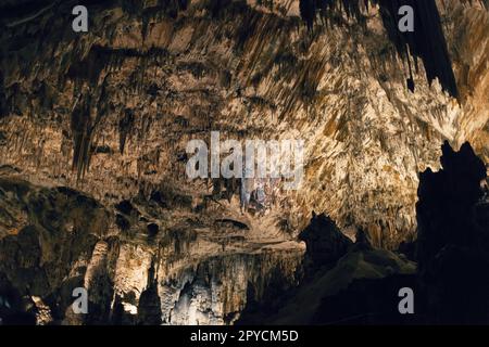 Beleuchtete Tropfsteine, Stalaktiten Stockfoto