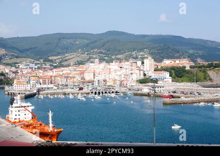 Bermeo Harbour and Settlement View, Spanien Stockfoto