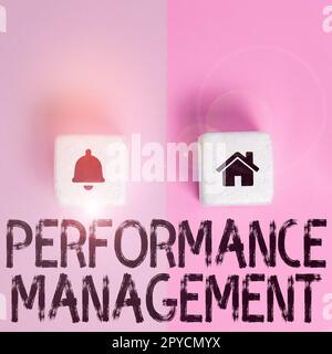 Schreiben mit Anzeige von Text Performance Management. Geschäftsidee Verbesserung des Gesamtbeitrags der Mitarbeitereffektivität Stockfoto