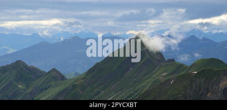 Mount Tannhorn aus Brienzer Rothorn, Schweiz. Stockfoto