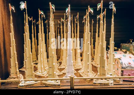 20. Januar 2023, Dubai, Vereinigte Arabische Emirate: Burj khalifa Statuette zum Verkauf im Souvenirladen Stockfoto