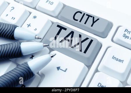 Inspiration mit dem Schild „City Taxi“. Geschäftsübersicht Fahrzeugtyp, der mit einem Fahrer gemietet werden kann, häufig für eine nicht-Gemeinschaftsfahrt Stockfoto