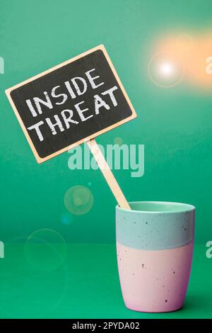Schild zeigt innere Bedrohung an. Konzeptionelle Fotoinformationen, die nur ein Insider über echte Informationen verfügen würde Stockfoto