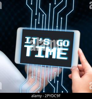 Konzeptunterschrift Es ist Zeit zu gehen. Word für Einen Zeitraum, um die zugewiesenen Aufgaben zu erledigen Stockfoto