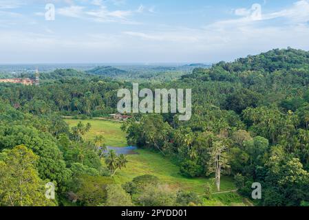 Auf der höchsten Ebene des buddhistischen Kloster und Tempel Mulkirigala Raja Maha Vihara Stockfoto