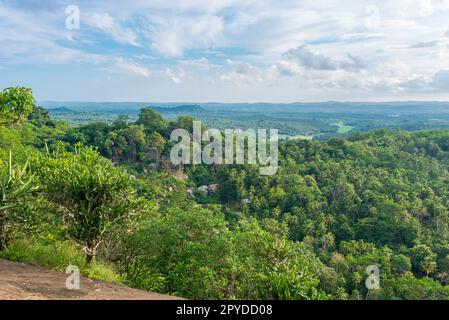 Auf der höchsten Ebene des buddhistischen Kloster und Tempel Mulkirigala Raja Maha Vihara Stockfoto