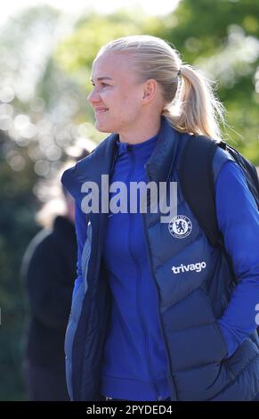 London, Großbritannien. 03. Mai 2023. London, England, Mai 3. 2023: Pernille Harder (23 Chelsea) kommt vor dem Barclays FA Women's Super League-Fußballspiel zwischen Chelsea und Liverpool in Kingsmeadow in London, England. (James Whitehead/SPP) Kredit: SPP Sport Press Photo. Alamy Live News Stockfoto