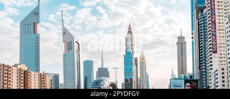 13. Januar 2023, Vereinigte Arabische Emirate, Dubai: Atemberaubende Skyline von Dubai mit ihren glitzernden Wolkenkratzern und atemberaubenden architektonischen Designs. Stockfoto