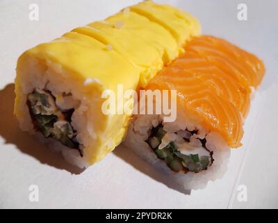 Sushi rollen bis schließen Stockfoto