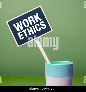 Konzeptionelle Arbeitsethik bei der Ausstellung. Geschäftskonzept Eine Reihe von Werten, die sich auf die Wichtigkeit der Arbeit konzentrieren Stockfoto