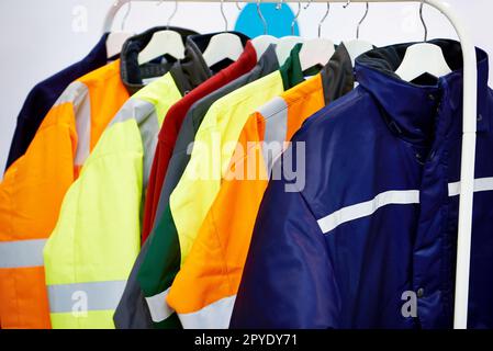 Jacken für Berufsbekleidung für Bauherren und Hersteller Stockfoto