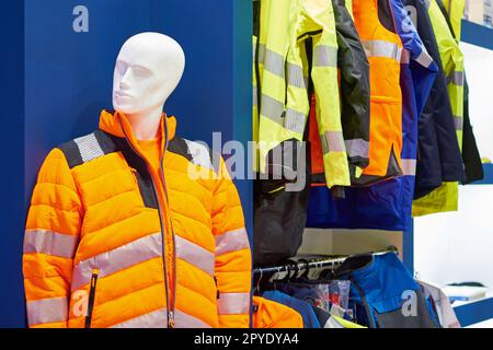 Jacken für Arbeitskleidung für Bauunternehmer und Industrie Stockfoto