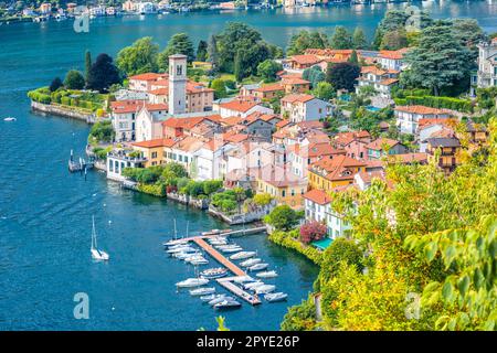 Idyllische Stadt Torno am Comer See aus der Vogelperspektive Stockfoto