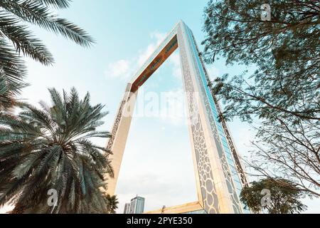 13. Januar 2023, Vereinigte Arabische Emirate, Dubai: Dubai umrahmt eine beeindruckende Goldfarbe und beeindruckende Höhe. Es ist ein absolutes muss für jeden Besucher der Stadt Stockfoto