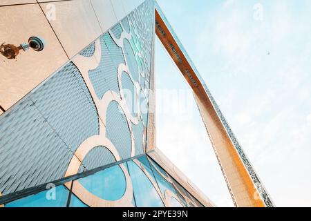 13. Januar 2023, Vereinigte Arabische Emirate, Dubai: Das Dubai Frame ist eine beliebte Touristenattraktion und bietet Besuchern die Möglichkeit, einen Panoramablick auf die Stadt aus a h zu genießen Stockfoto