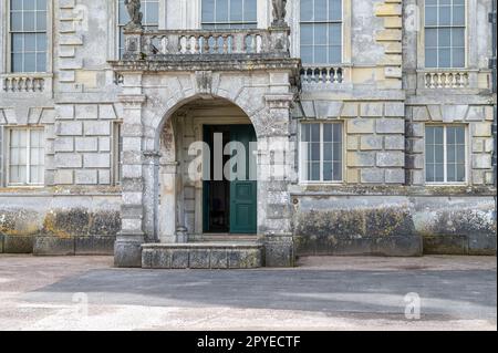 Der Vordereingang des Kingston Lacy Herrensitzes, Dorset, England Stockfoto