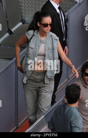 Madrid, Spanien. 03. Mai 2022. Victoria Federica de Marichalar y Borbón (C) besucht das Spiel Carlos Alcaraz von Spanien während der Mutua Madrid Open im Stadion La Caja Magica in Madrid. Kredit: SOPA Images Limited/Alamy Live News Stockfoto