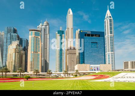14. Januar 2023, Vereinigte Arabische Emirate, Dubai: Atemberaubende Skyline von Dubai mit ihren glitzernden Wolkenkratzern und atemberaubenden architektonischen Designs. Stockfoto