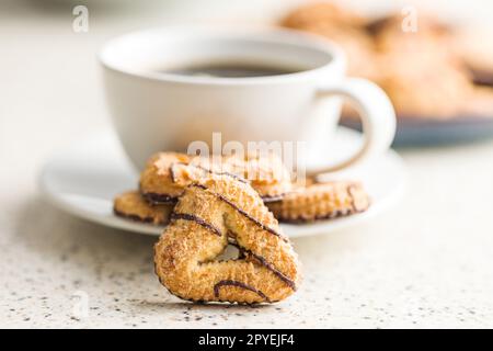 Verschiedene Kekse. Süße Kekse und Kaffeetasse. Stockfoto