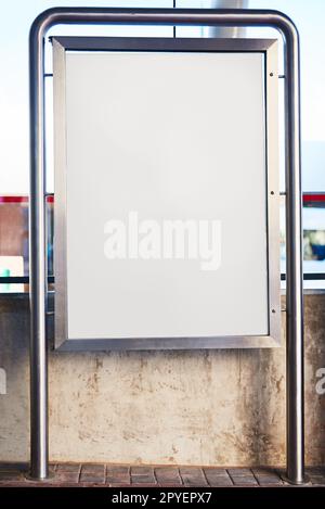 Werben Sie mit uns. Ein leeres Poster mit Platz zum Hinzufügen Ihres eigenen Textes. Stockfoto