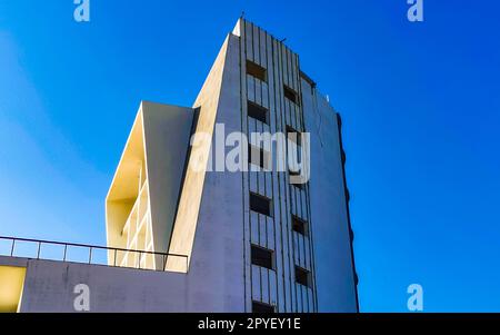 Riesige gigantische Baustopp-Ruine in Puerto Escondido, Mexiko. Stockfoto