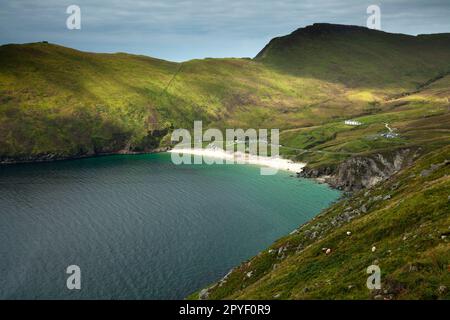 Keem Beach auf Achill Island auf dem Wild Atlantic Way in der Grafschaft Mayo in Irland Stockfoto