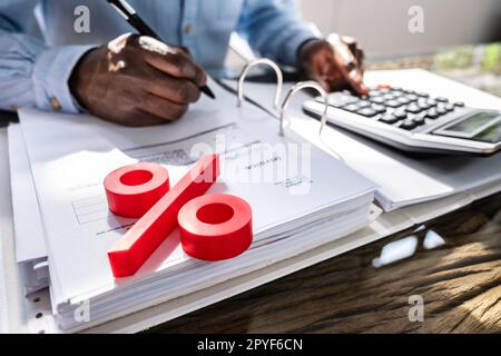 Körperschaftssteuer Und Zinssatz In Prozent Stockfoto