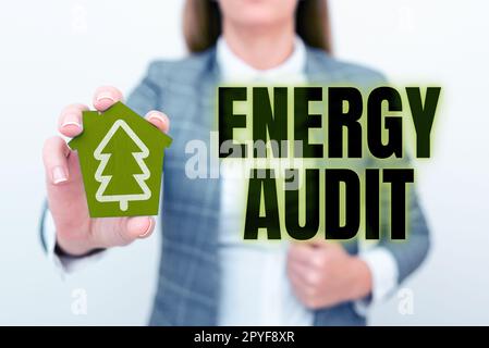 Inspiration mit dem Schild „Energy Audit“. Ein Wort über die Bewertung des Energiebedarfs und der Effizienz eines Gebäudes Stockfoto