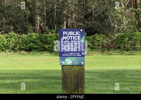 Warnschild am BeauChief Golf Course, Sheffield England UK, kein öffentliches Wegerecht Stockfoto