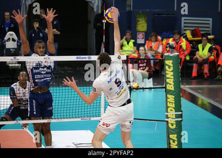 Allianz Cloud, Mailand, Italien, 03. Mai 2023, JEAN PATRY (POWER VOLLEY MILANO) beim Finale des 3. Platzes – Allianz Milano gegen Gasverkauf Bluenergy Piacenza – Volleyball Italian Serie A Men SuperLeague Championship Credit: Live Media Publishing Group/Alamy Live News Stockfoto