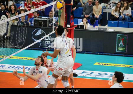 Allianz Cloud, Mailand, Italien, 03. Mai 2023, MERGAREJO OSNIEL (POWER VOLLEY MILANO) im Finale des 3. Platzes - Allianz Milano vs Gas Sales Bluenergy Piacenza - Volleyball Italian Serie A Men SuperLeague Championship Credit: Live Media Publishing Group/Alamy Live News Stockfoto