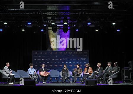 Liverpool, Großbritannien. 03. Mai 2023. Vertreter Dänemarks Rani Petersen Reiley, Vertreter Rumäniens Theodor Andrei, Vertreter Estlands Alika Milova und Vertreter der slowenischen Band Joker out -(L-R) Bojan Cvjeticanin, Kris Gustin, Jure Macek, Nace Jordan, Jan Peteh während einer vom OGAE Eurovision Fan Club in Camp and Ofen in Liverpool organisierten Pressekonferenz, England, am 03. Mai 2023. Foto: Sanjin Strukic/PIXSELL Credit: Pixsell/Alamy Live News Stockfoto