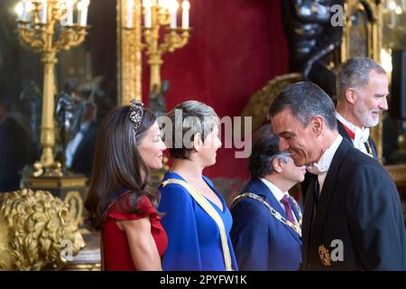 Madrid. Spanien. 20230503, Königin Letizia von Spanien, Veronica Alcocer, Pedro Sanchez, Premierminister besucht Gala Diner für den Präsidenten der Republik Kolumbien und First Lady im Königlichen Palast am 3. Mai 2023 in Madrid, Spanien Stockfoto