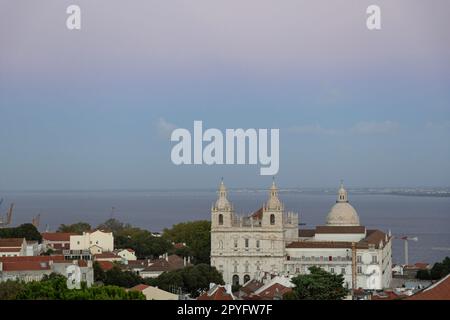 Fassade der Kirche oder des Klosters von Sao Vicente de Fora im Stadtviertel Alfama in Lissabon, Portugal Stockfoto