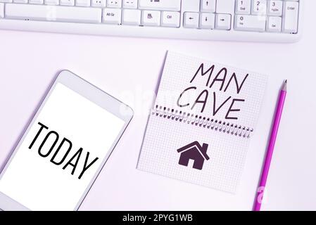 Textzeichen mit „man Cave“. Ein Wort, das auf einem Zimmer, einer Fläche oder einem Wohnbereich geschrieben ist, das bzw. der einem Mann vorbehalten ist Stockfoto