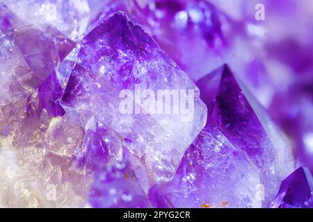 Violetter Amethyst-Kristallstein Stockfoto