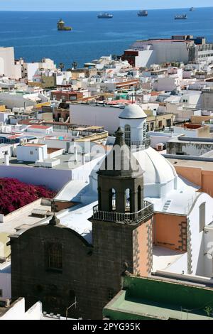 Blick von der Aussichtsplattform der Santa Ana Kathedrale Ã¼ber die San Francisco de Borja-Kirche zur Reede Stockfoto