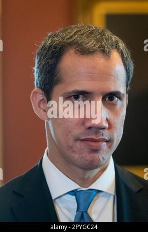 Washington, Vereinigte Staaten. 03. Mai 2023. Der ehemalige venezolanische Präsident Juan Guaido trifft sich am Mittwoch, den 3. Mai 2023, im US-Kapitol in Washington, DC, mit US-Senatoren. Kredit: Rod Lamkey/CNP/dpa/Alamy Live News Stockfoto