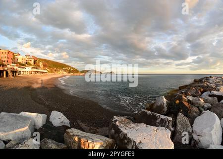 Strand in Cavi di Lavagna. Tigullio Golf. Ligurien. Italien Stockfoto