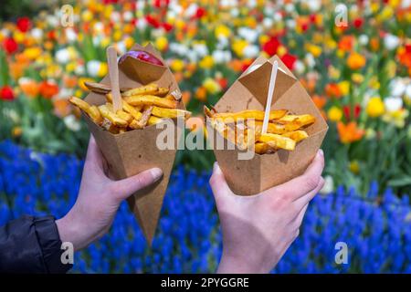 Belgische Pommes Frites im Blumengarten Keukenhof, Lisse, Niederlande Stockfoto