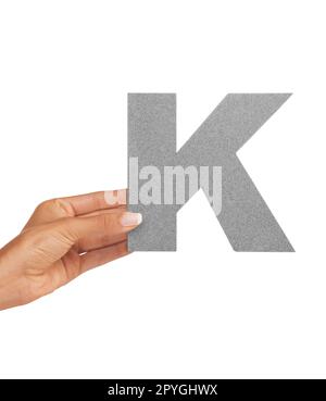 Der Buchstabe K. Eine junge Frau mit einem Großbuchstaben K isoliert auf weißem Hintergrund. Stockfoto