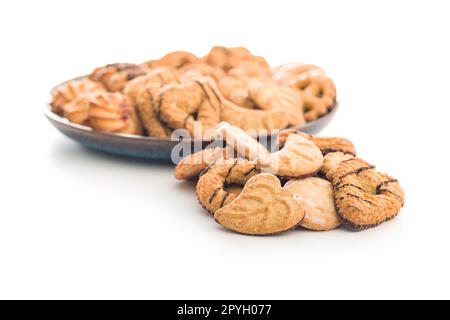 Verschiedene Kekse. Süße Kekse, isoliert auf weißem Hintergrund. Stockfoto